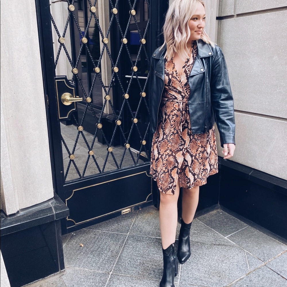 Wrap dress -natural snake